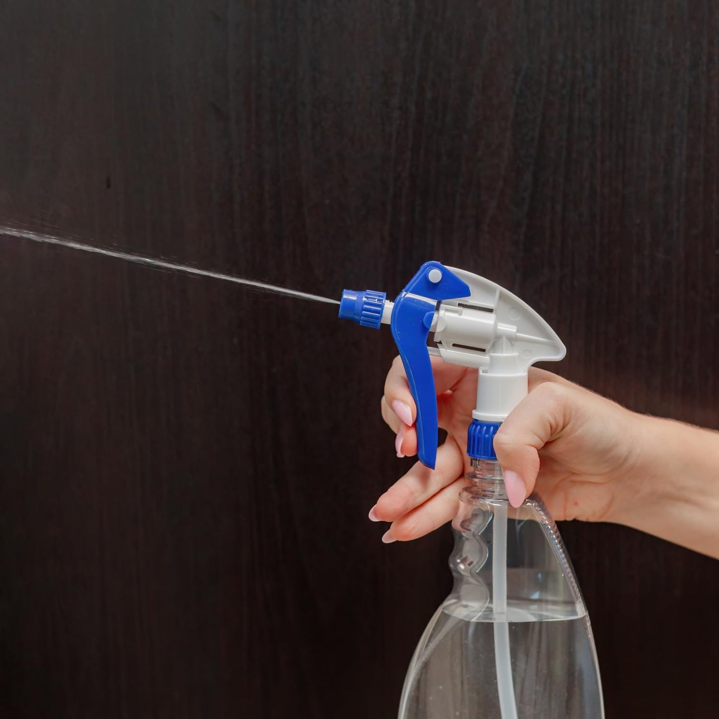 Heluva Green Heavy Duty 24oz Clear Plastic Spray Bottles for Cleaning - Large Empty Bottles for Gardening Solutions, Vinegar, Chemicals, Professional Cleaners - Adjustable Sprayer Nozzle - 4 Pack