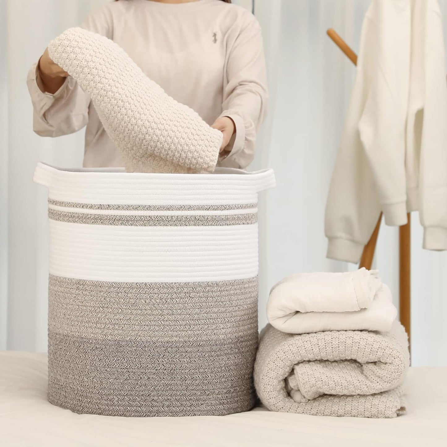 OIAHOMY 58L Laundry Baskets-Laundry Hamper, Storage Basket with Handles, Decorative Basket for Living room, Woven Storage Basket for Toys Bin, Pillows, Blankets, Clothes-18x16in-Gradient Brown