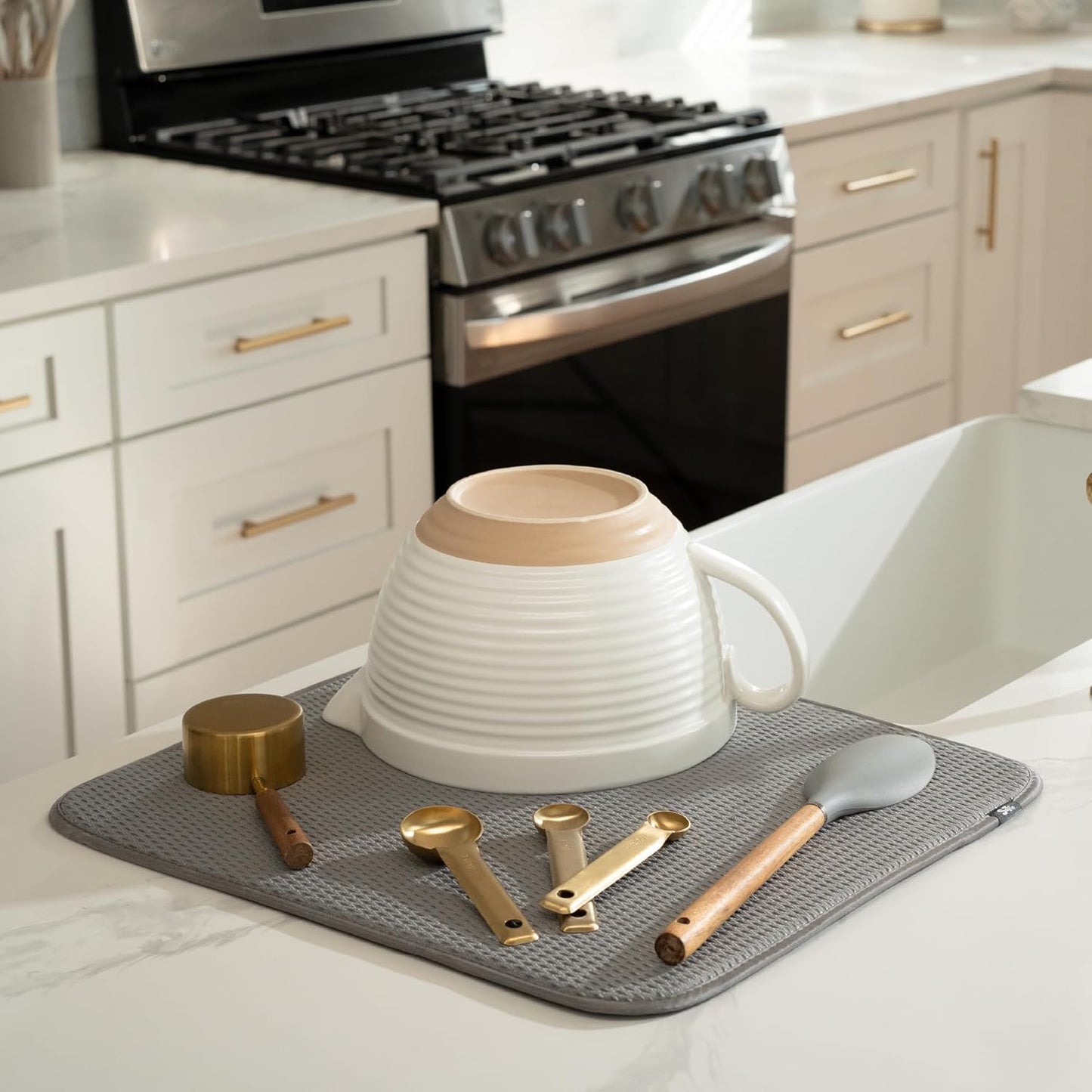 S&T INC. Dish Drying Mat, 16” x 18”, Absorbent Microfiber Kitchen Counter Mat, Drying Pad for Dishes, Utensils, Pots and Pans, Large, Diamond Texture, Grey