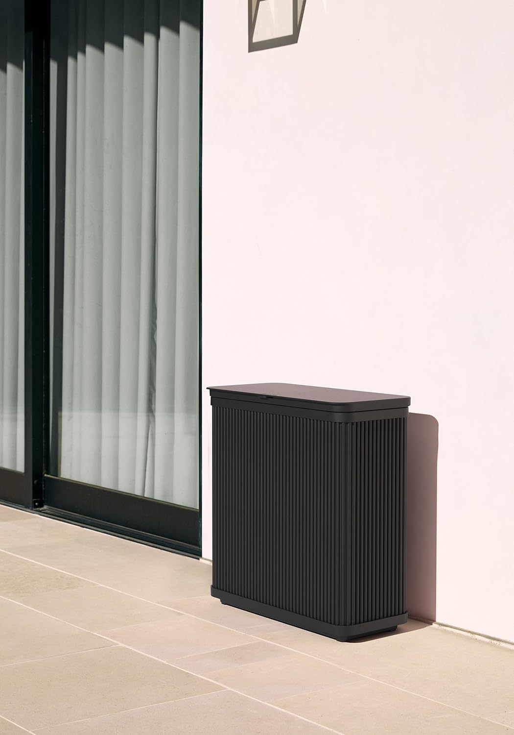 Veradek Tambour Series Outdoor Trash Can with Lid – All-Weather Waste Bin for Patio, Pool, BBQs & Parties | Durable Dual Bag System up to 30 Gallons | Modern Design for Backyard or Deck