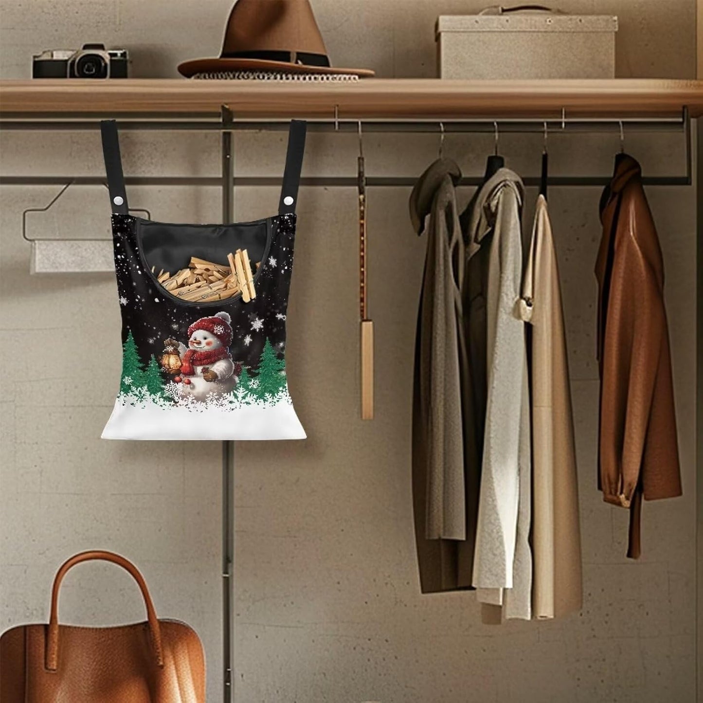 Snowman Clothes Pin Hanging Bag, Large Capacity Clothespin Bag with A Large Opening，Clothes Pin Hanging Bag Space-Saving Organize Clothespin Bag for Clothesline Outdoor