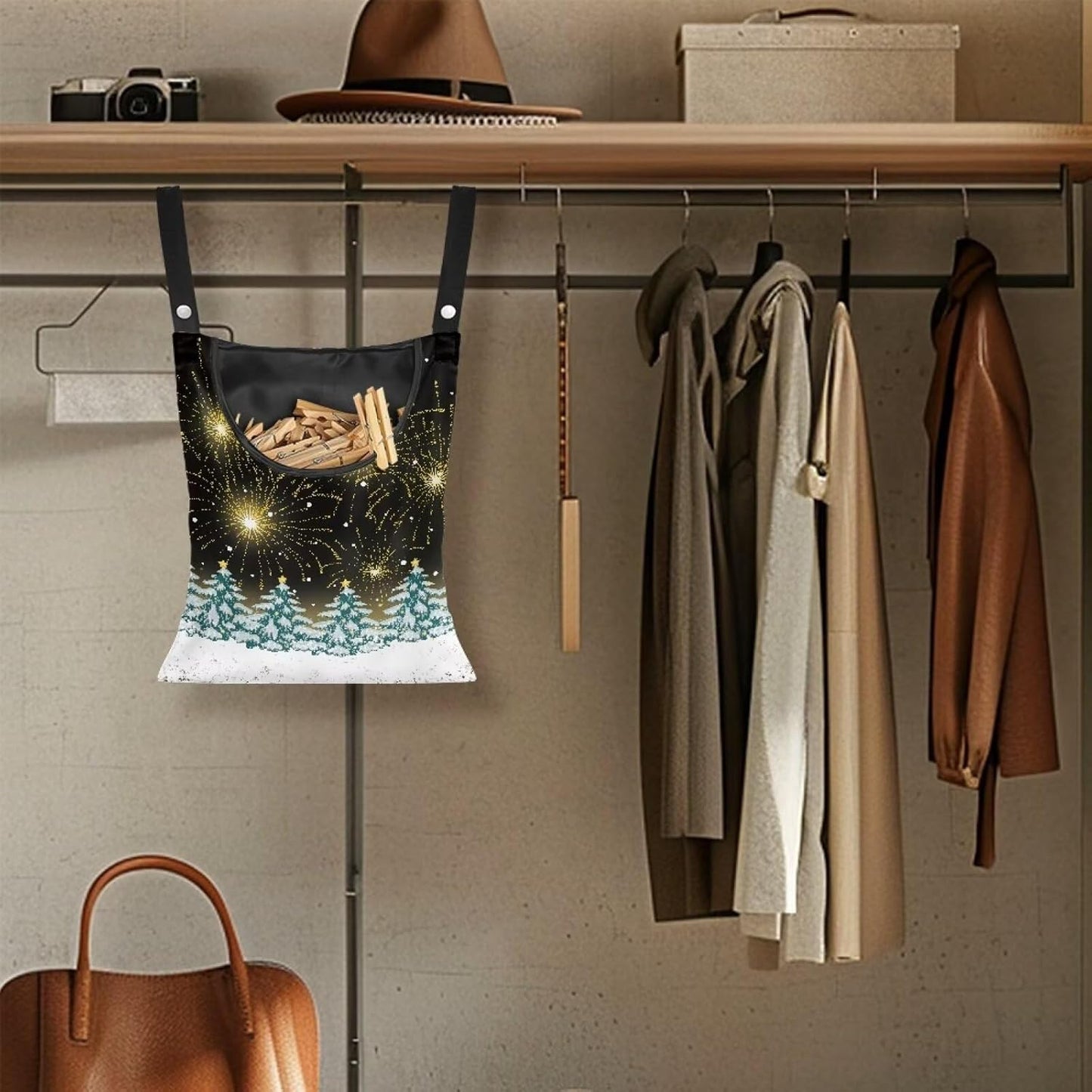 Christmas Tree Adjustable Door-Hanging Laundry Clothespin Bag Clothespin Storage Bag Laundry Clothespin Bag, Fashion Star Hanging Storage Organizer with Hanging Rope for Outdoor and Indoor