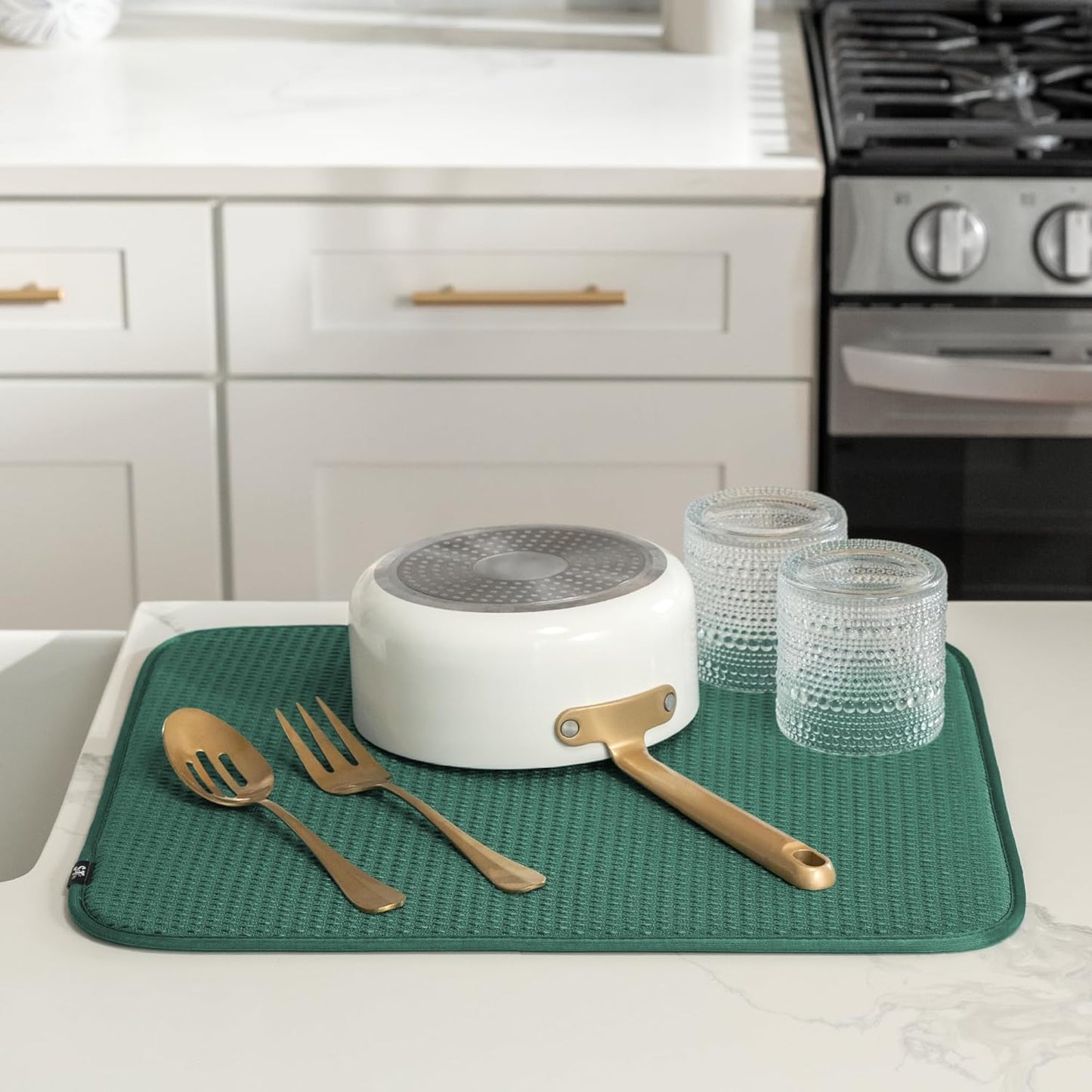 S&T INC. Dish Drying Mat, 16” x 18”, Absorbent Microfiber Kitchen Counter Mat, Drying Pad for Dishes, Utensils, Pots and Pans, Large, Diamond Texture, Emerald Green