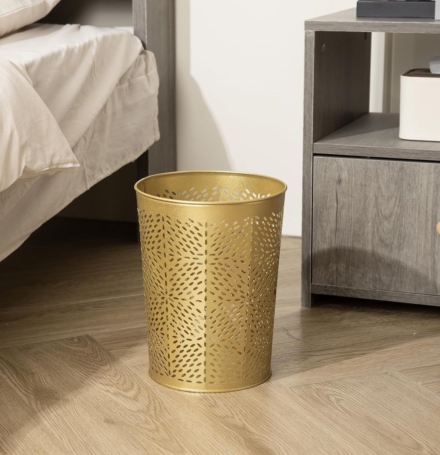 Small Gold Metal Trash Can Wastebasket, Decorative Hollow-Out Garbage Can Waste Paper Bin, Modern Farmhouse Round Trash Bin for Bathroom, Bedroom, Kitchen and Office (Floral)