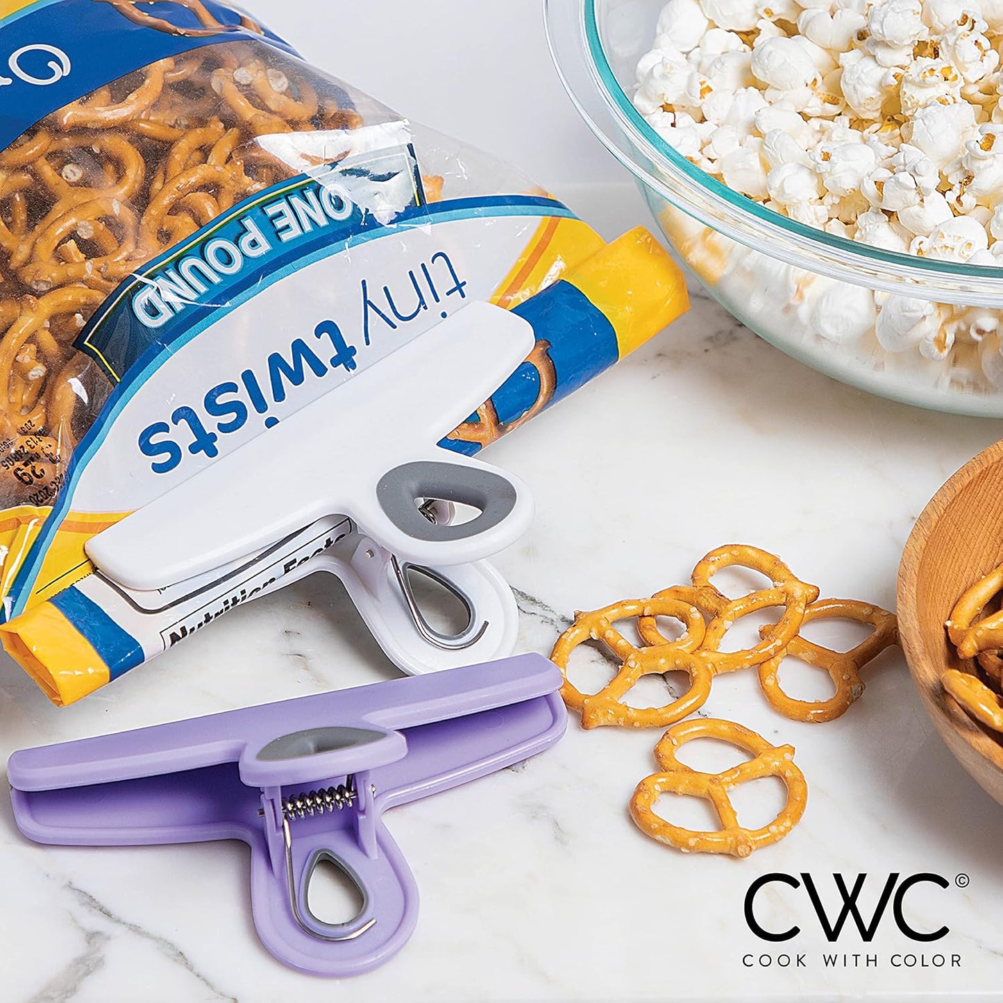 COOK WITH COLOR Bag Clips - Heavy Duty Chip Clip and Refrigerator Magnet Clips for Food Storage with Air Tight Seal Grip, Lavender, Pack of 4 Large Clips