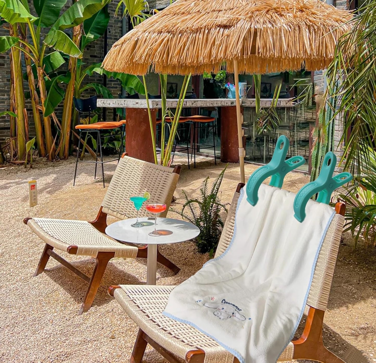 Plastic Clothes Pins Spring Clips Heavy Duty Laundry Clothespins Beach Towel Clips Clothes Pins Air-Drying Clothing Pin ，Set of 8 (Green)